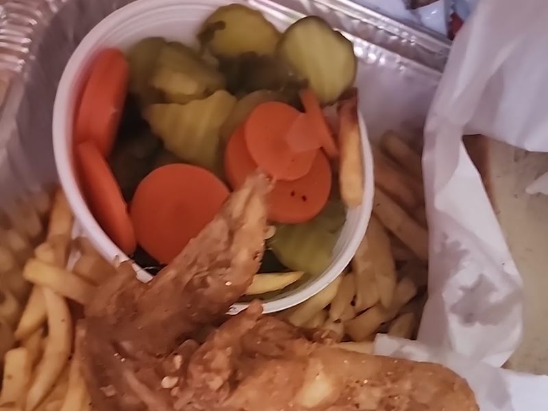 Louisiana Fried Catfish & Chicken food